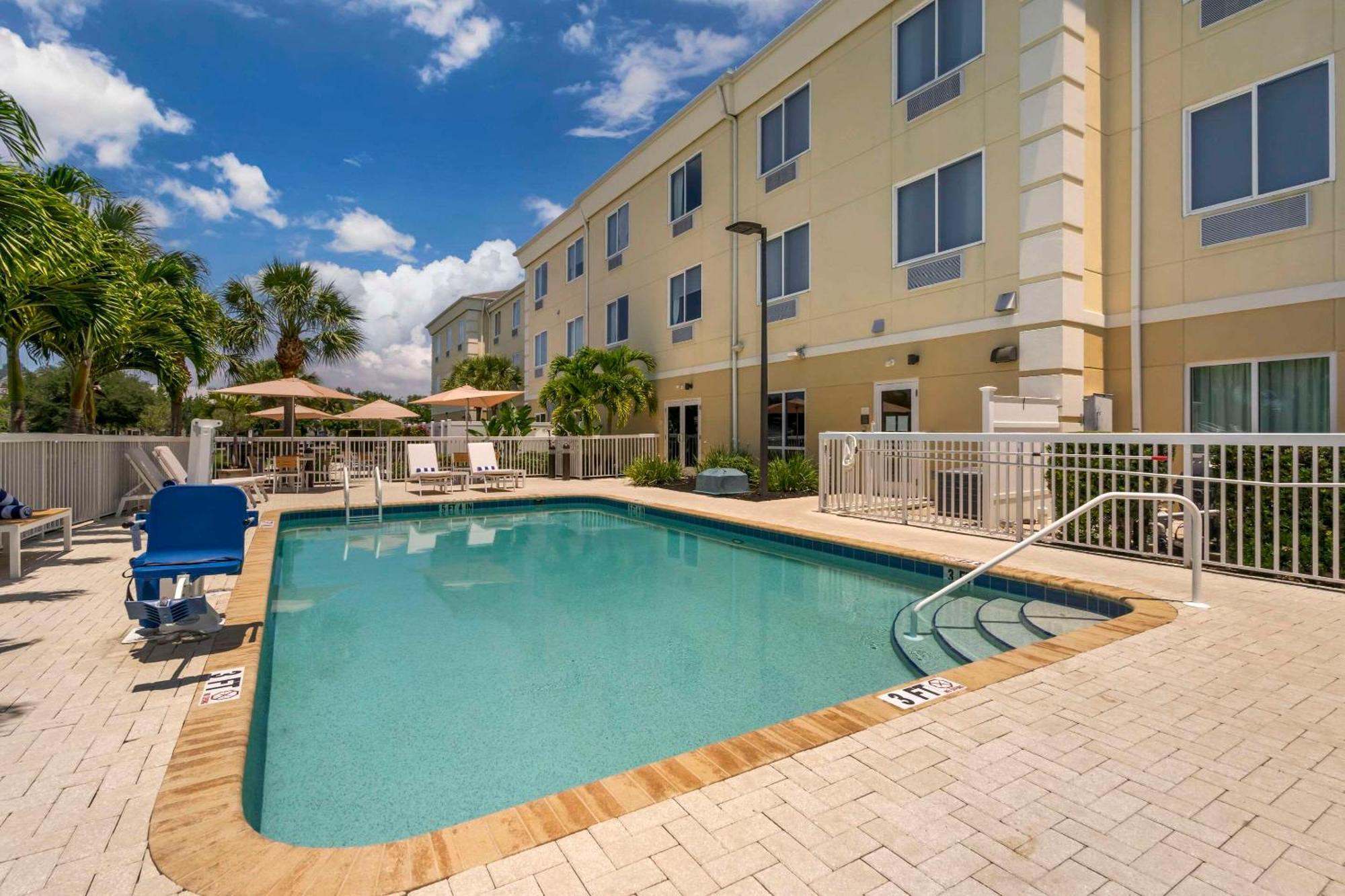 Comfort Suites Sarasota-Siesta Key Экстерьер фото